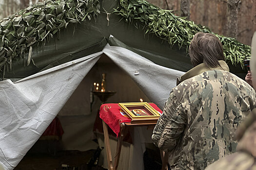 Военным передали святыню