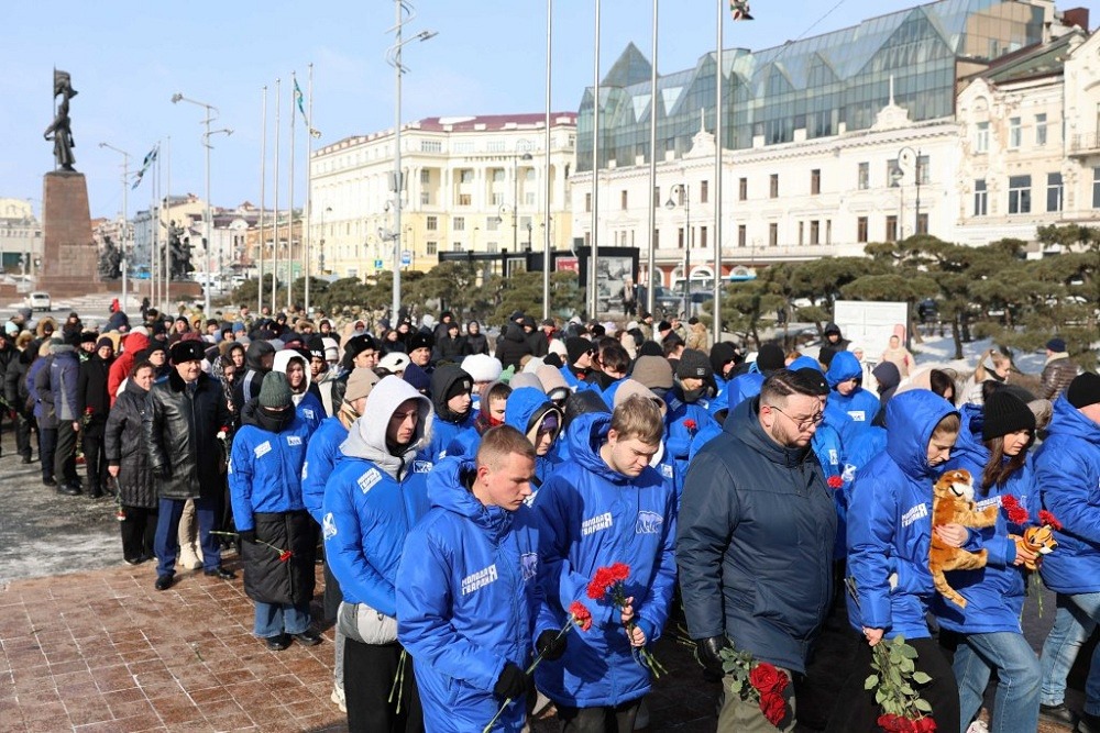 Во Владивостоке почтили память погибшего вице-губернатора Приморья Ефремова1