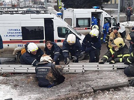 Житель Нижнего Новгорода провалился в 10-метровую яму по пути на работу