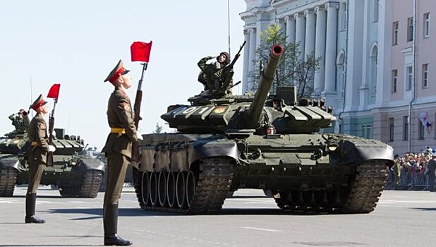 Танки прошли по Тверской улице в Москве