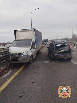 Под Ростовом в результате столкновения двух автомобилей пострадал пешеход