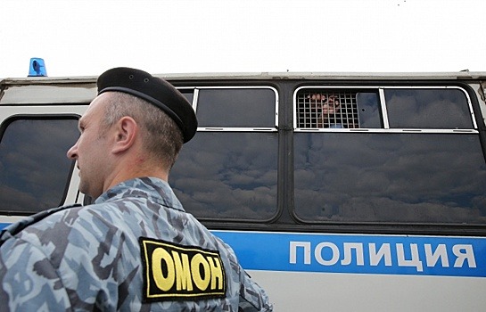 В Москве полиция задерживают участников несанкционированного митинга