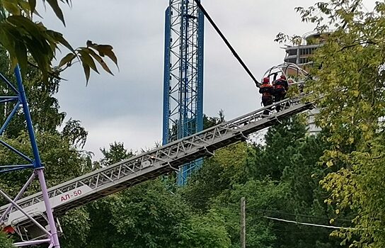 В Екатеринбурге в парке Маяковского сломался аттракцион с людьми