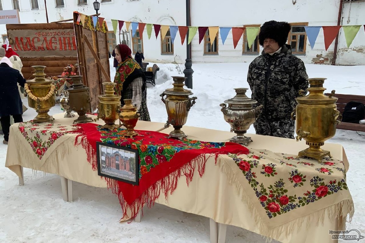 В Красноуфимске широко проводили зиму и сожгли чучело Масленицы6