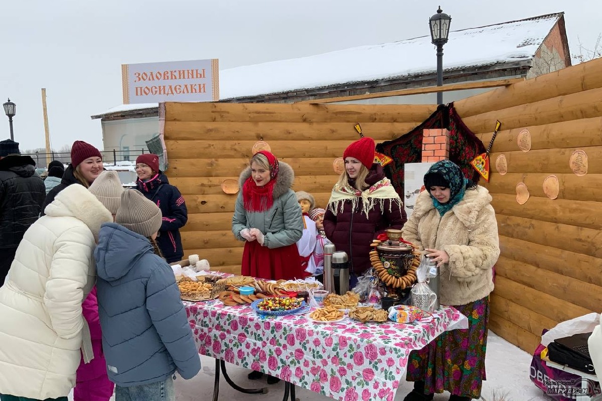 В Красноуфимске широко проводили зиму и сожгли чучело Масленицы3