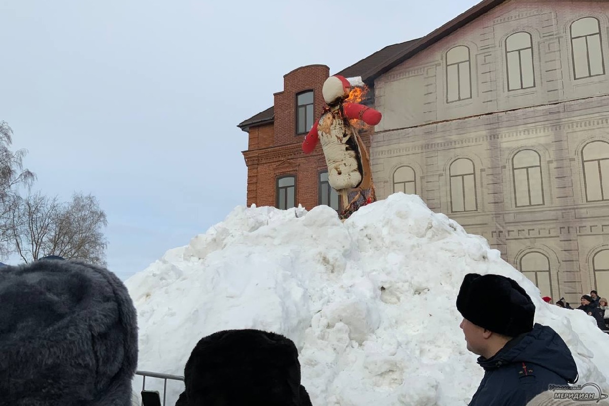 В Красноуфимске с размахом отпраздновали Масленицу и сожгли чучело зимы18