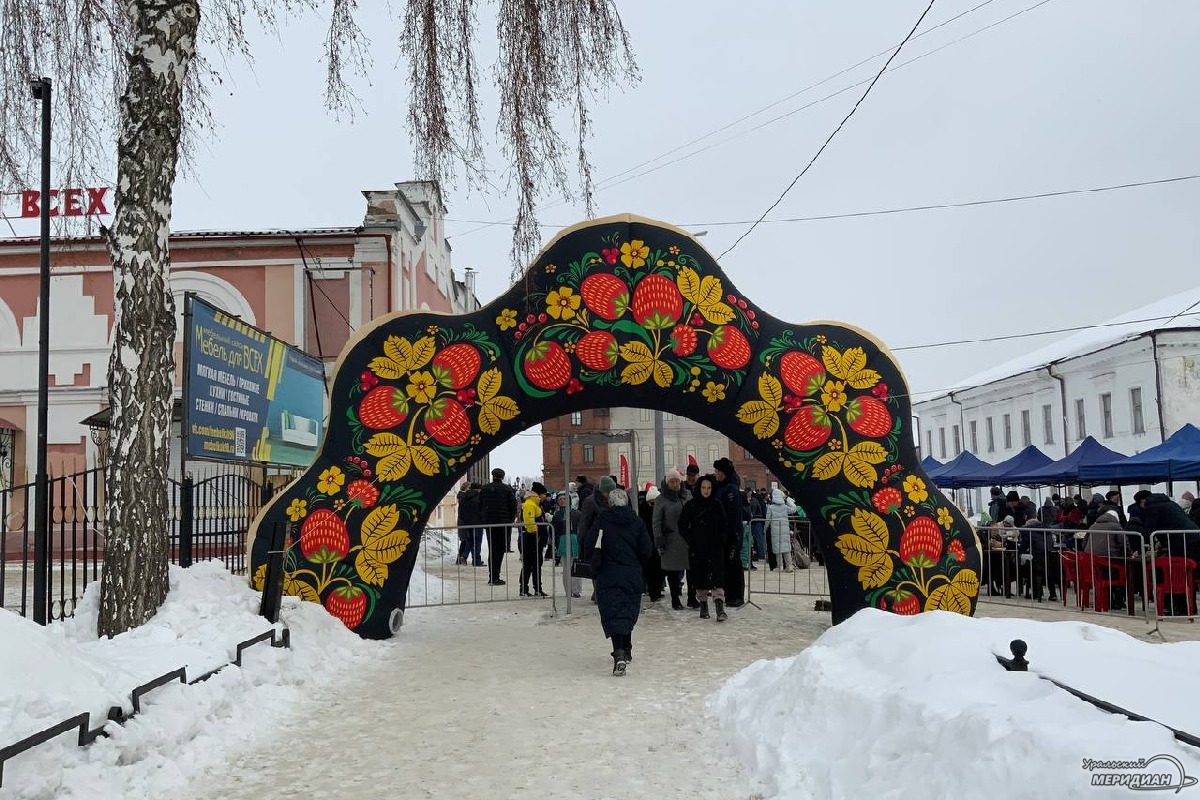 В Красноуфимске с размахом отпраздновали Масленицу и сожгли чучело зимы0