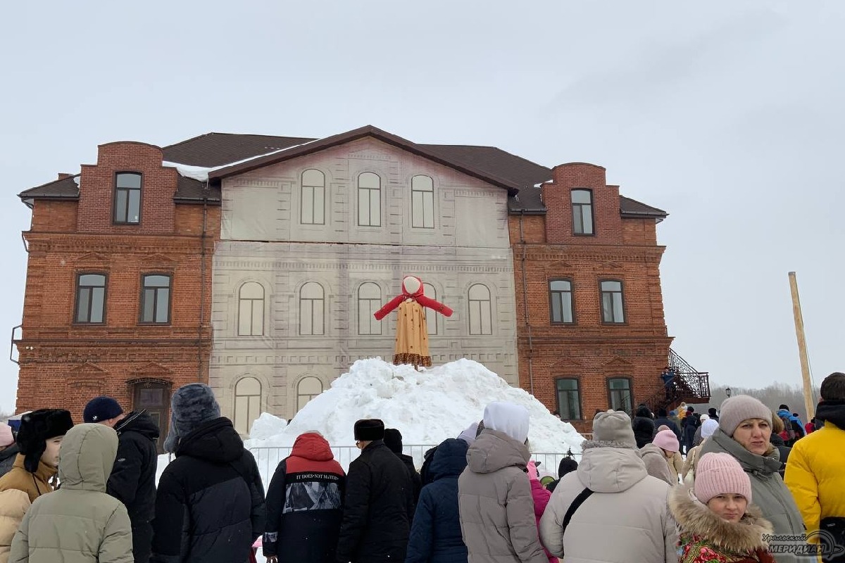 В Красноуфимске с размахом отпраздновали Масленицу и сожгли чучело зимы17