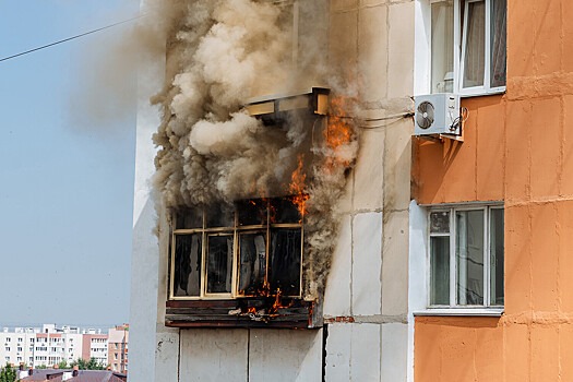 Во время пожара в Пскове спасли пять человек