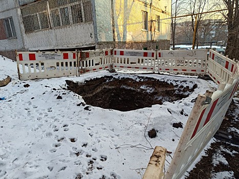 В Самаре на улице Венцека завершают монтаж трубопровода