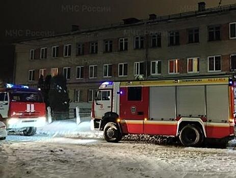 В Самаре ночной пожар в школе-интернате тушили 50 человек