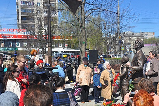 Во Владимире открыт памятник диктору Юрию Левитану